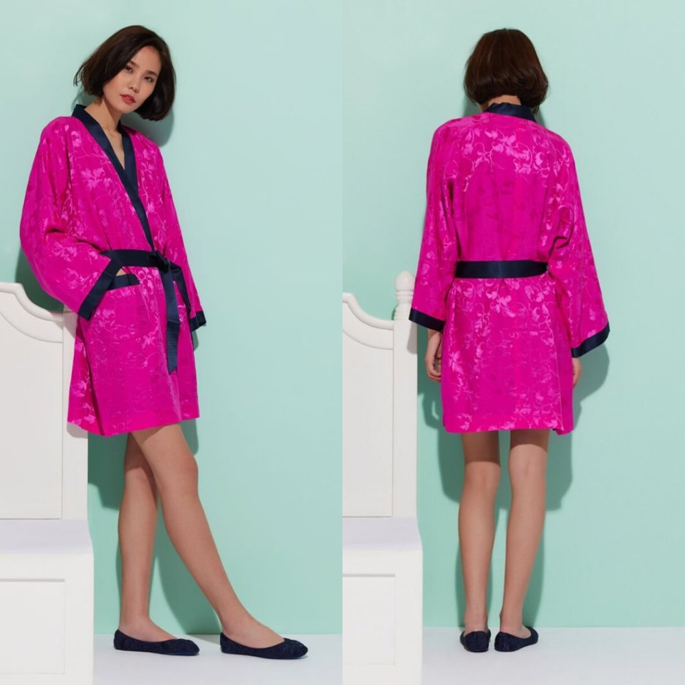 Shanhai Tang Silk Fuschia Short Kimono